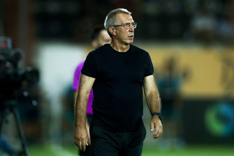 Νίκος Νιόπλιας